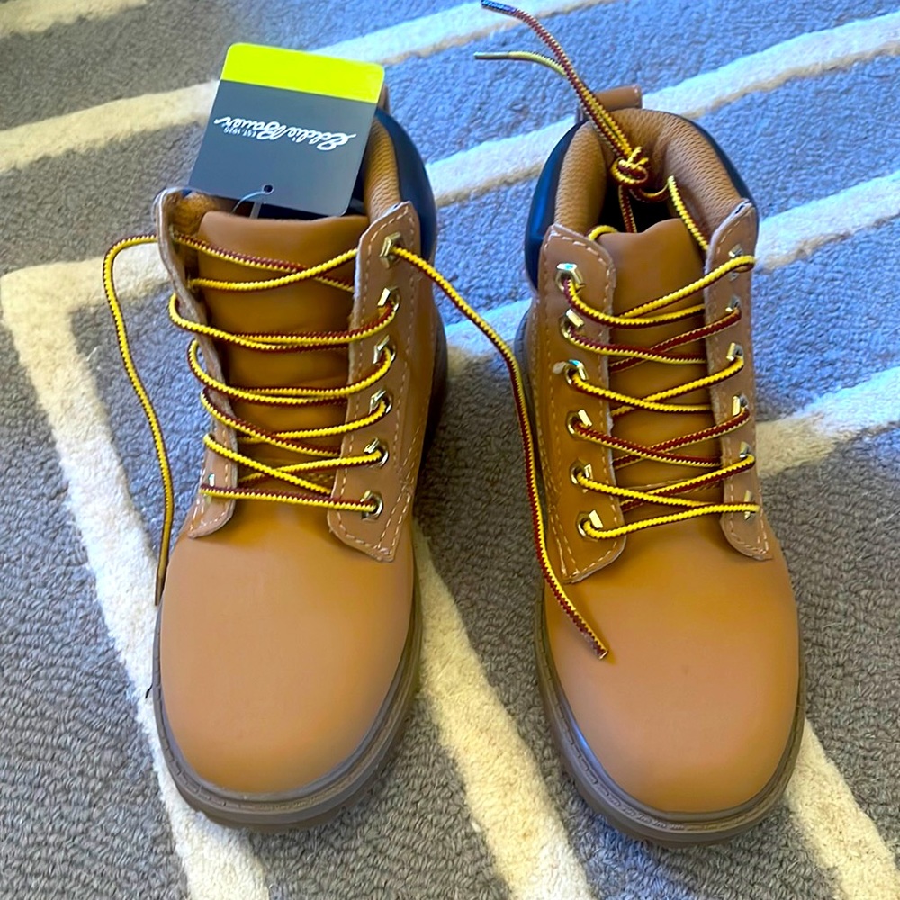 Eddie Bauer Boots boys 13M Timberland style Man Made Materials wheat NIB